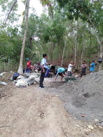 Kegiatan Pembangunan Padat Karya Tunai Di Desa Seloharjo